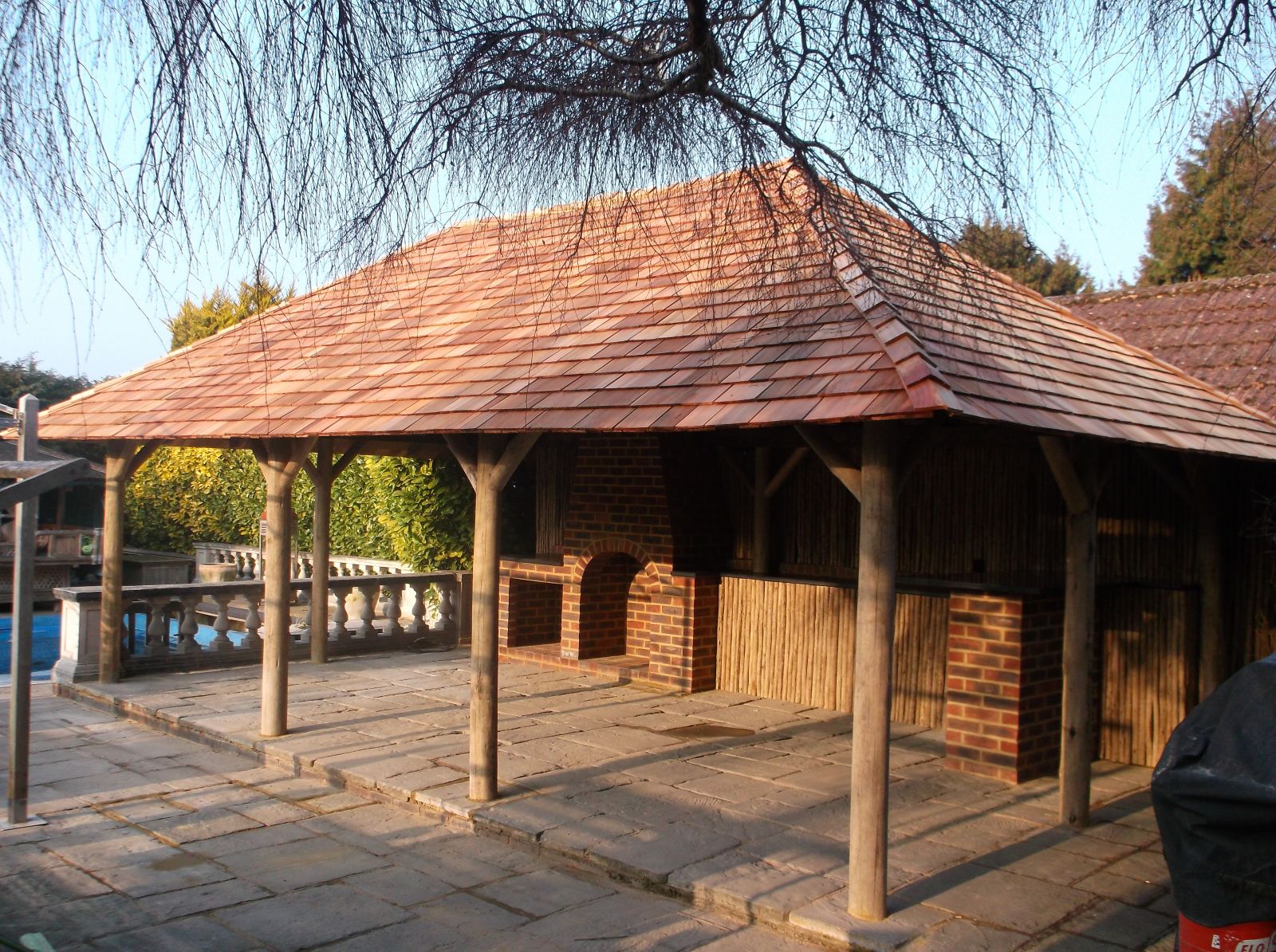 the-lapa-company-thatched-gazebos-garden-buildings